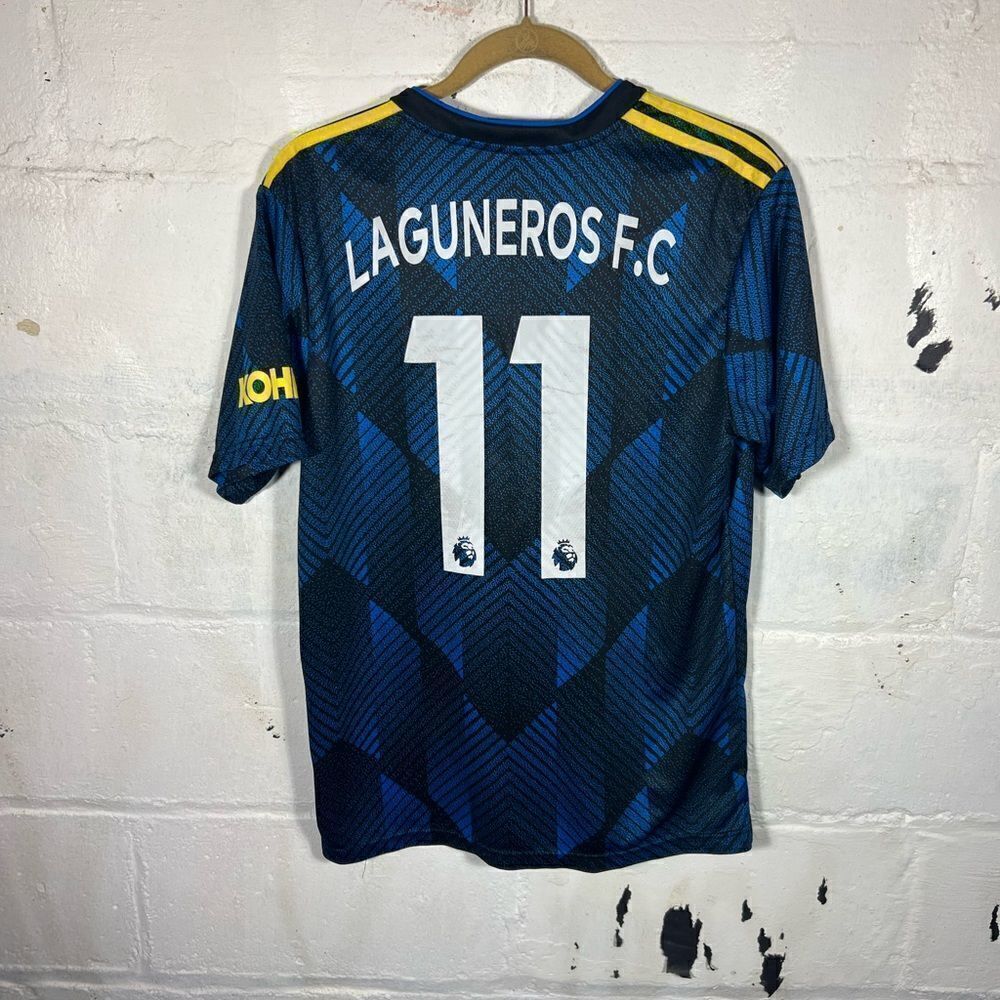 Manchester United third jersey 21/22 - Picture 2 of 8